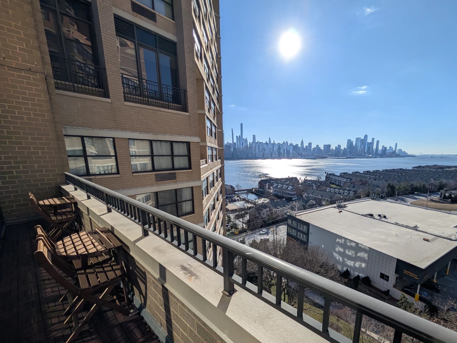 Terrace at HudsonDesk with cafe seating overlooking the Hudson and the Manhattan skyline
